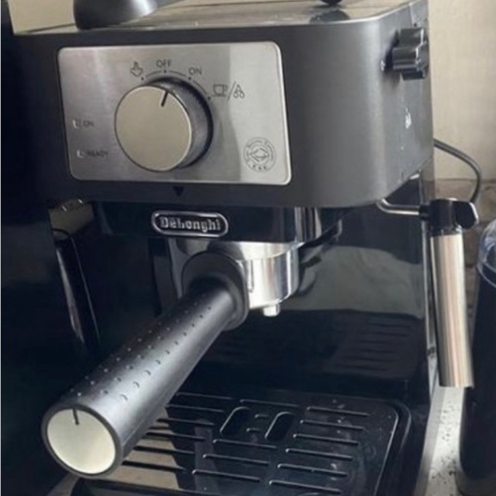 Delonghi Espresso Machine - Picture 2 of 7